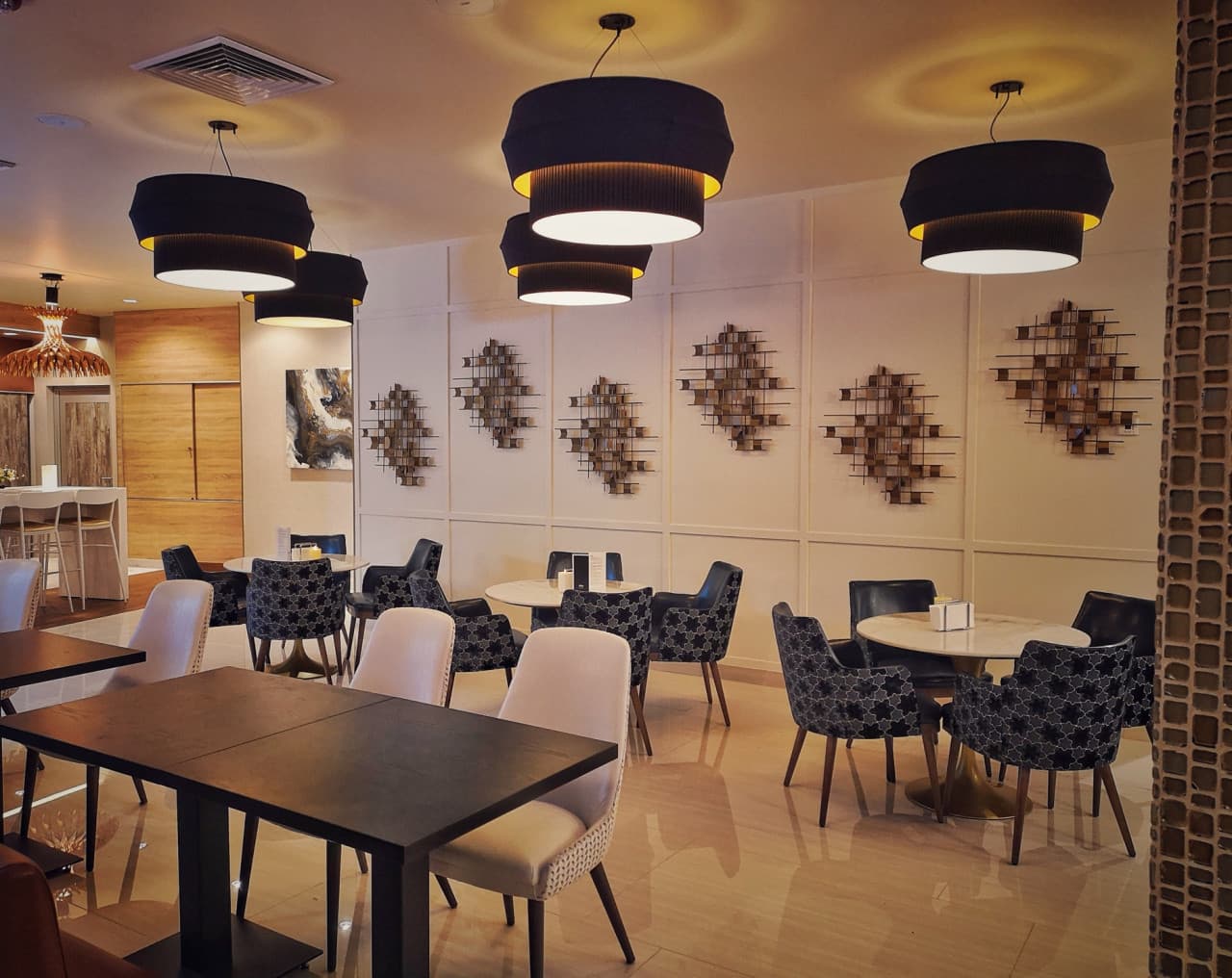 MERA Business Lounge - Cancun International Airport - image 32