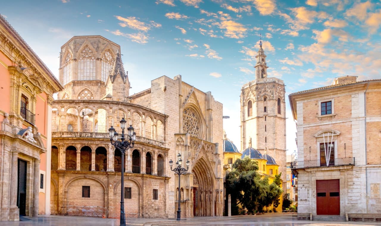 Valencia Cathedral & Holy Grail Tour with English-Speaking Guide & Fast Track Entry - image 3