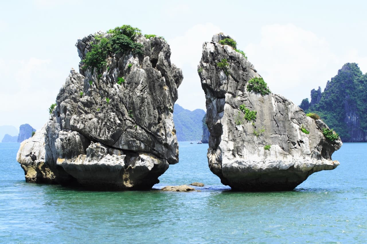 Ha Long Bay Cruise with Round Trip Transfer from Hanoi - image 3