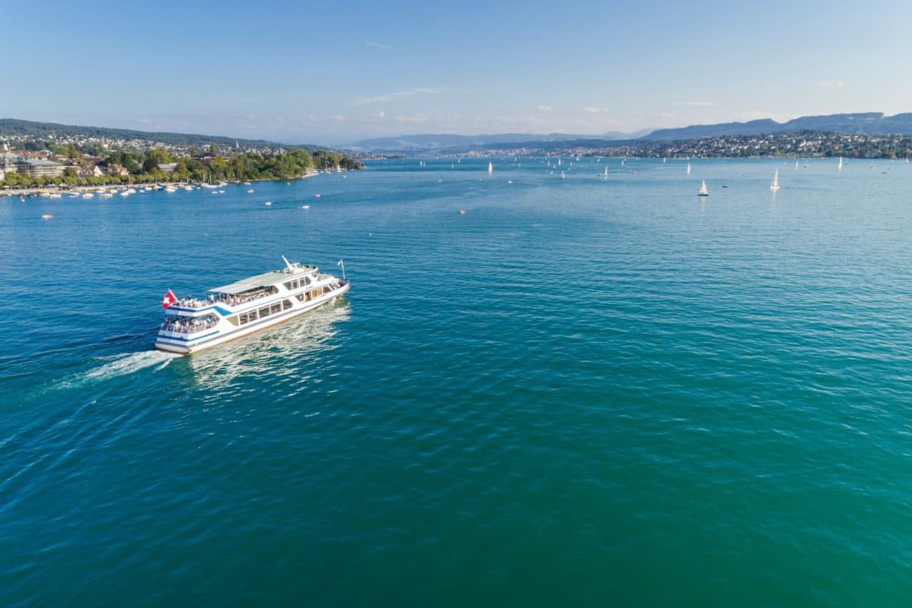 Zurich City Tour with Cruise and Lindt Home of Chocolate - image 2