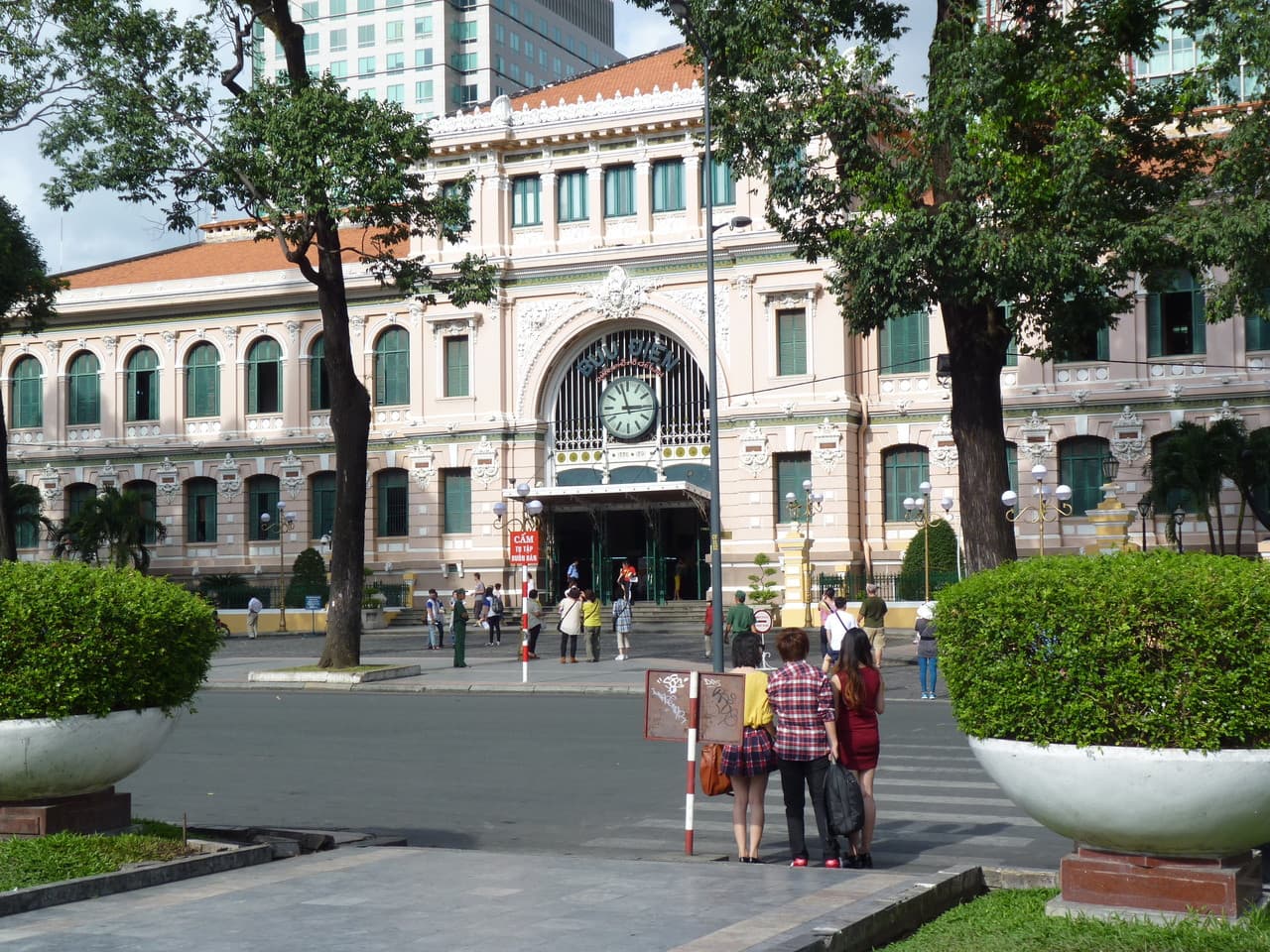 Tour de día completo por Ciudad Ho Chi Minh y los túneles de Cu Chi - imagen 2