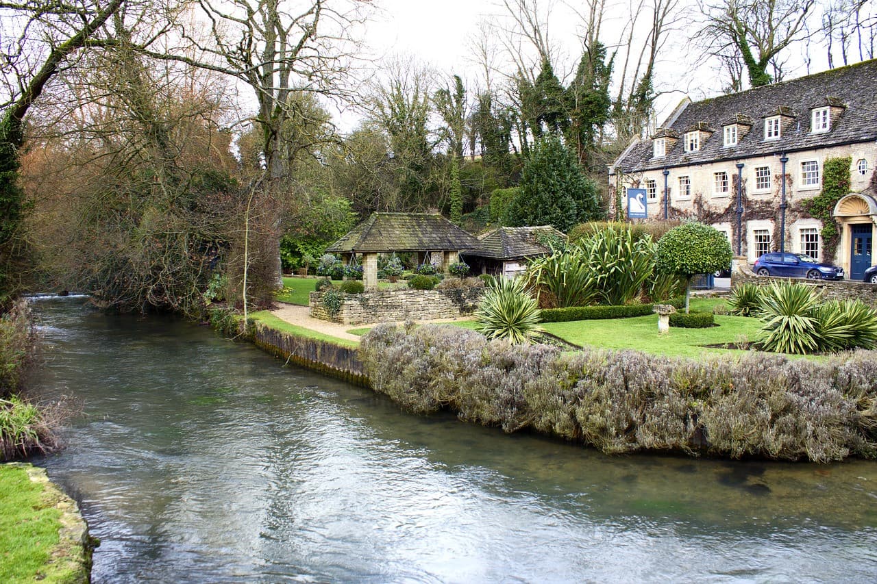 England In One Day: Stonehenge, Bath, Stratford and The Cotswolds Tour - image 3