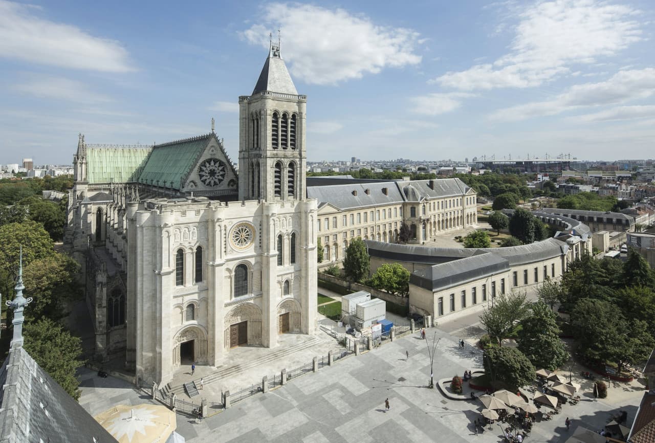 Entrada a la basílica de Saint-Denis - imagen principal
