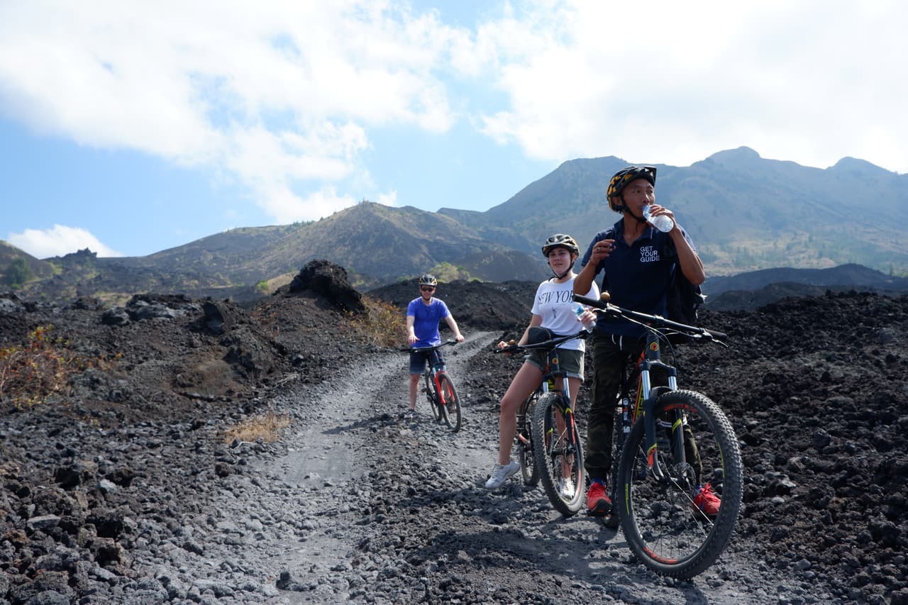 Mount Batur Sunrise and Black Lava Cycling Tour - imagen 2