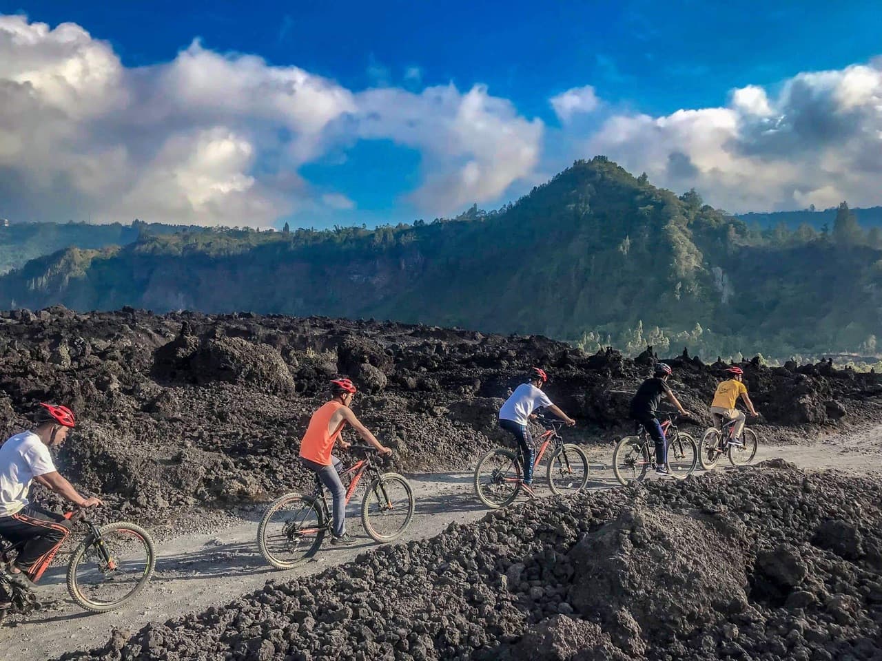 Mount Batur Sunrise and Black Lava Cycling Tour - imagen principal