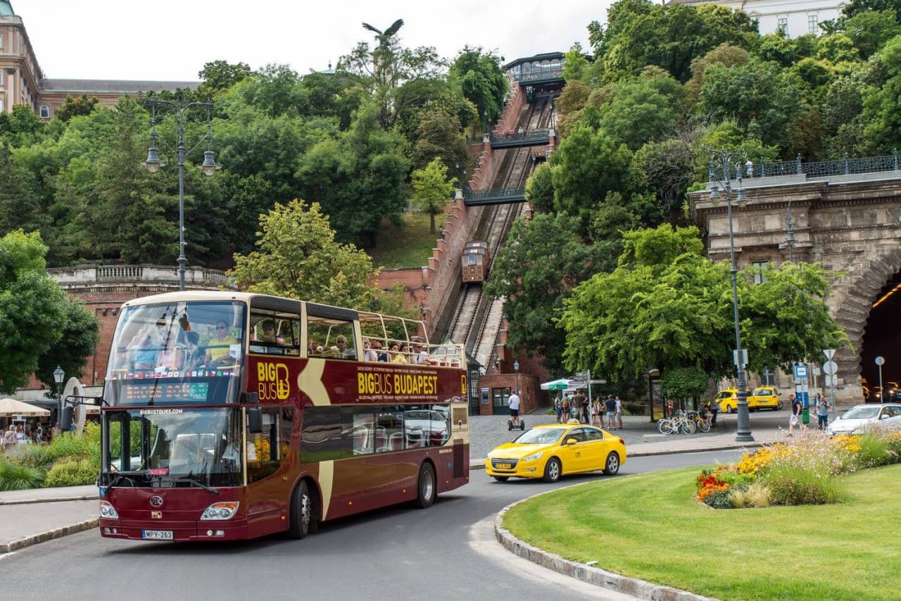 Big Bus Budapest Hop-on Hop-off Bus Tour - image 5