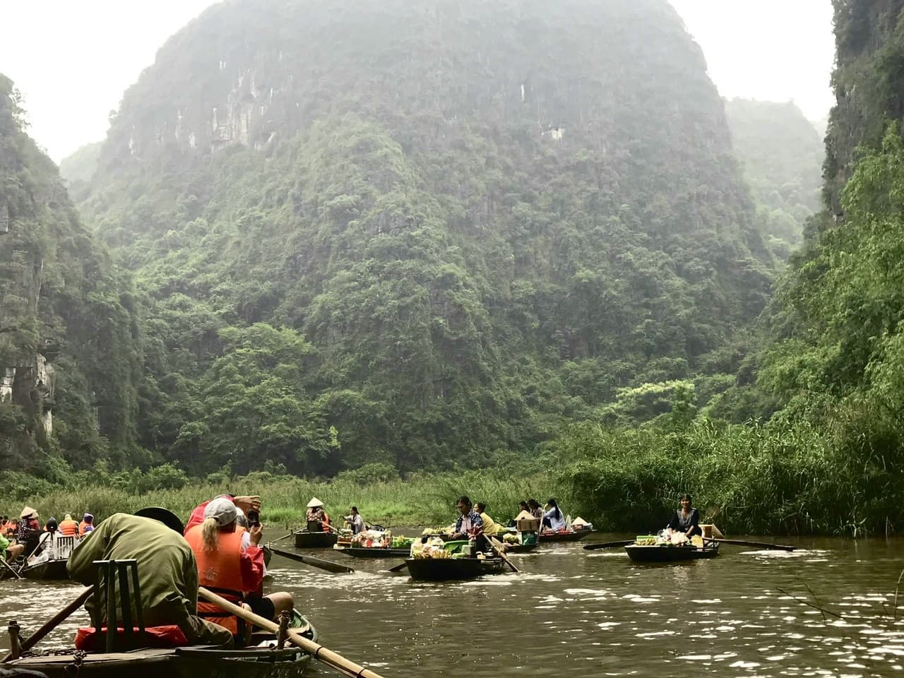 Hoa Lu and Tam Coc Tour from Hanoi - imagen 10