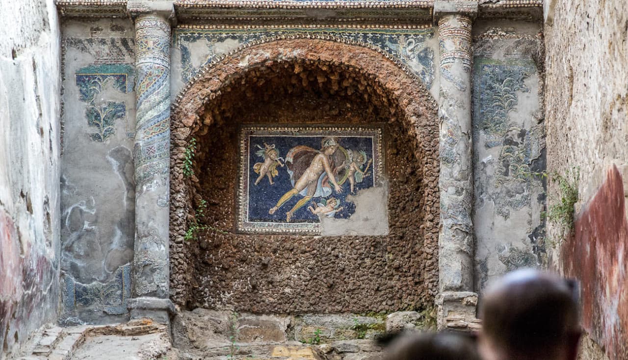 Tour of Pompeii: Guided Walk with Priority Access - image 11