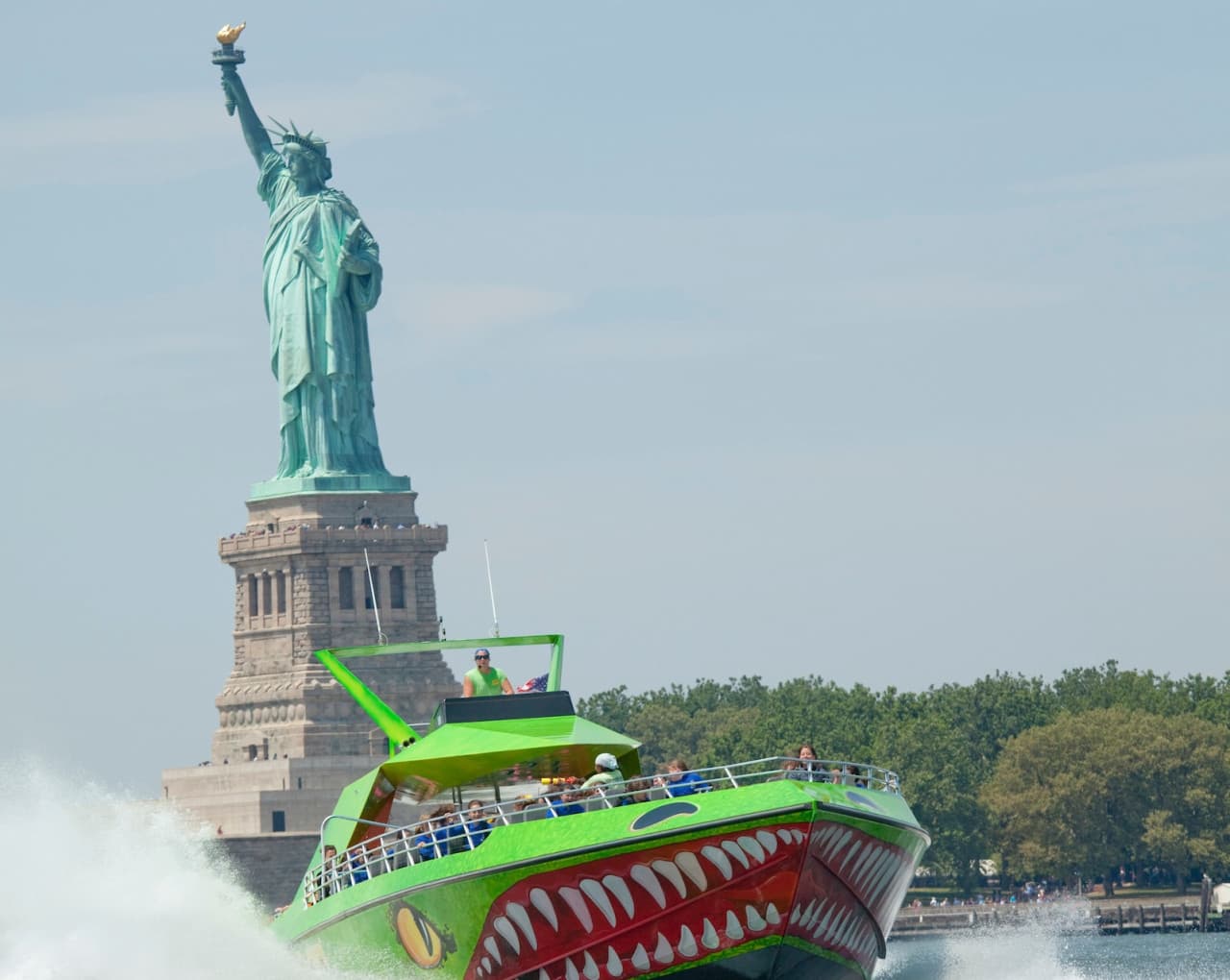 The Beast Speedboat Ride to Statue of Liberty by Circle Line: Reserved Straight-to-Board Ticket - imagen 11