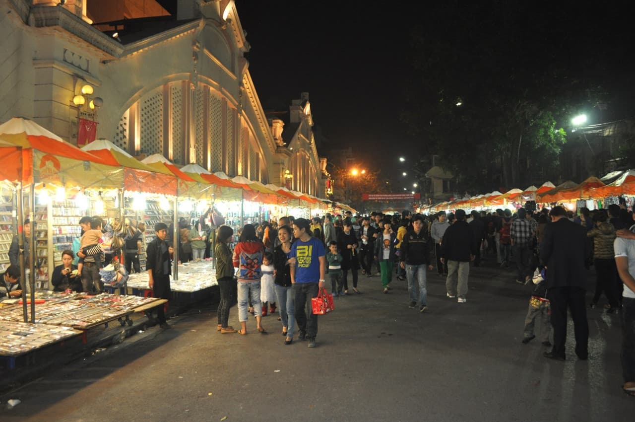 Hanoi Weekend Night Market and Street Food Tour - imagen 3
