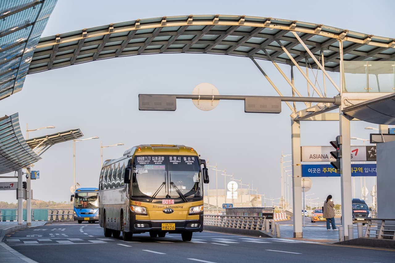 Traslados en autobús limusina del Aeropuerto Internacional de Incheon al centro de Seúl - imagen principal