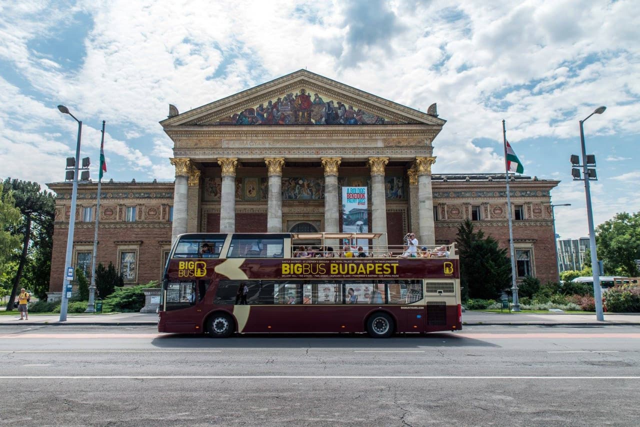 Big Bus Budapest Hop-on Hop-off Bus Tour - image 9