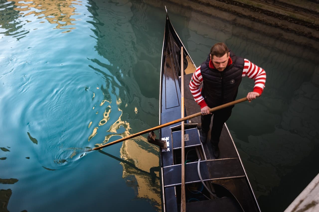 Venice: Gondola Ride with Live Commentary - image 8
