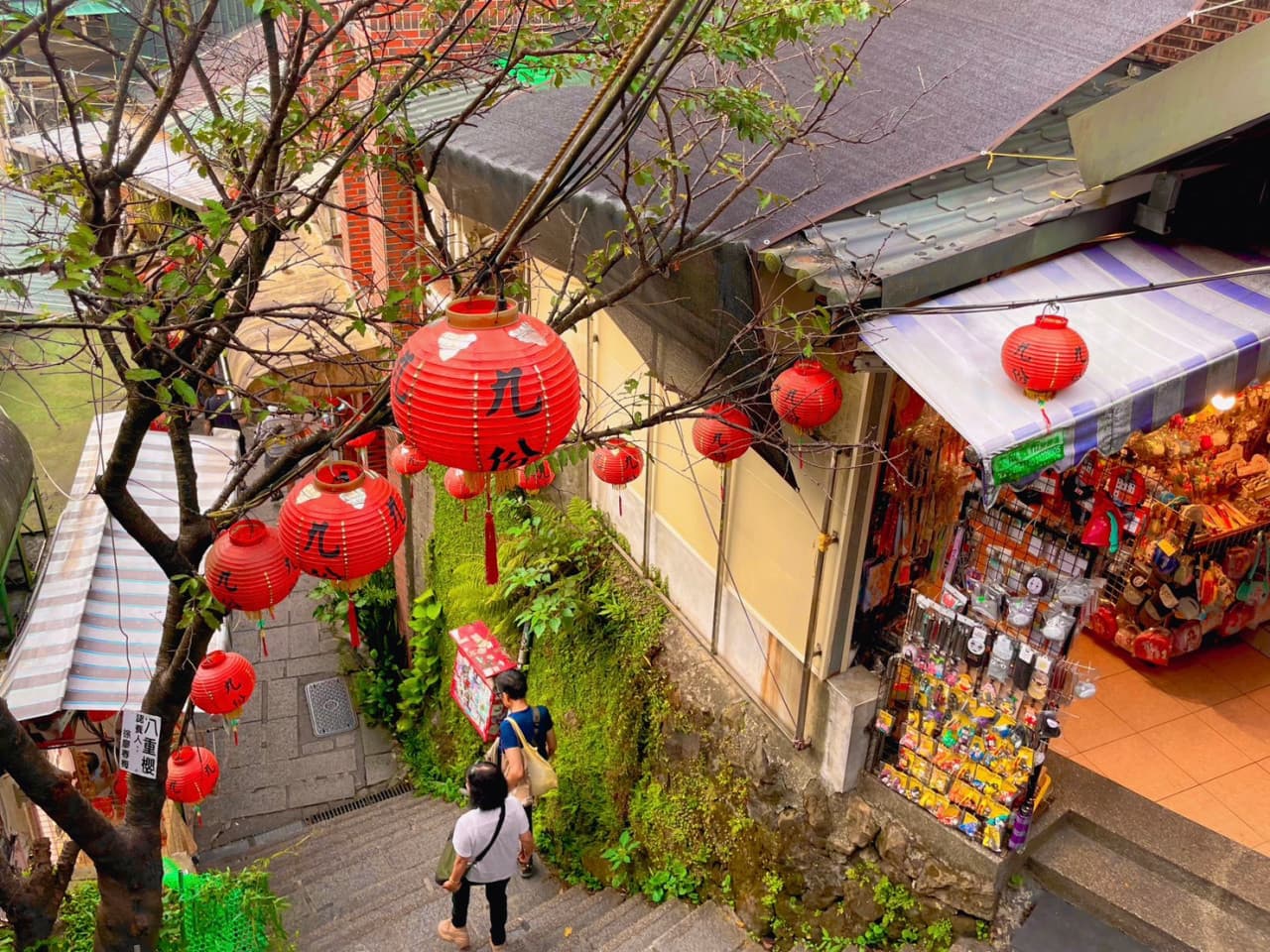 Yehliu, Jiufen, and Shifen Full-Day Tour from Taipei - image 12