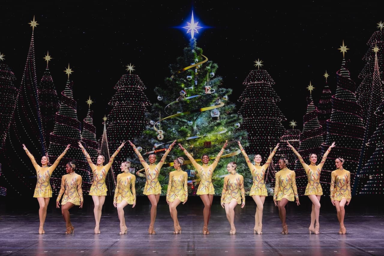 Radio City Music Hall Christmas Spectacular Show Starring the Rockettes Tickets - image 6