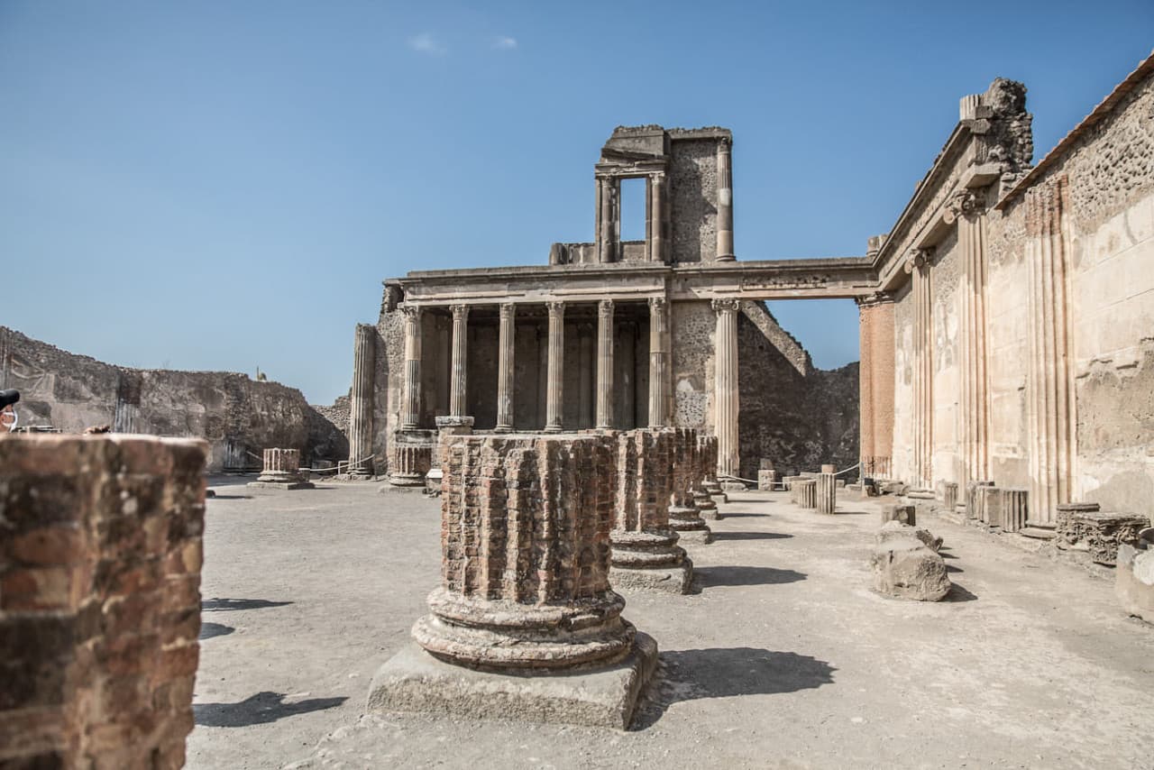 Tour of Pompeii: Guided Walk with Priority Access - image 9
