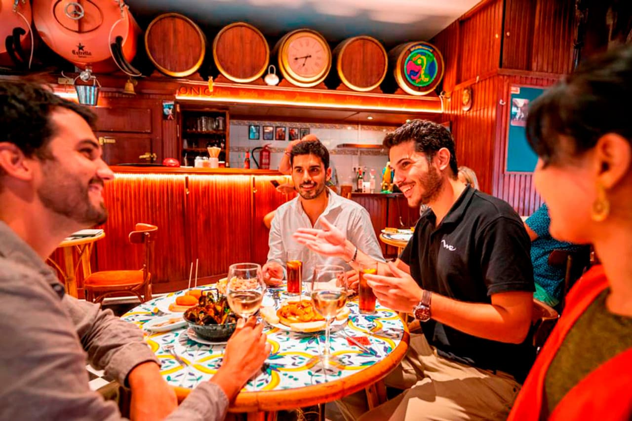 Barcelona Old Town Walking Tour with Flamenco Show and Tapas Dinner - imagen 10