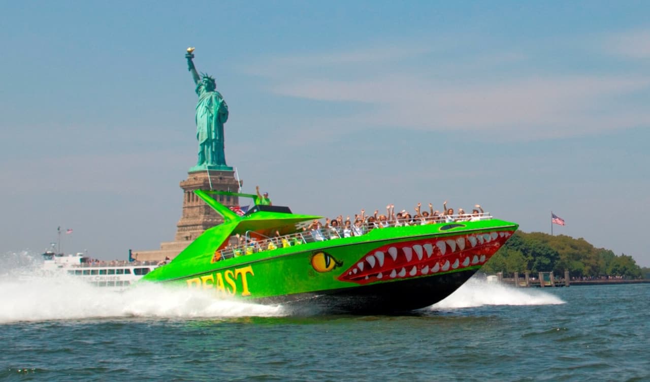 The Beast Speedboat Ride to Statue of Liberty by Circle Line: Reserved Straight-to-Board Ticket - imagen principal