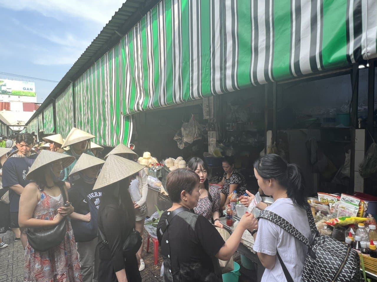 Chef Vu Cooking Class with Market Tour and Cyclo Ride - 이미지 4