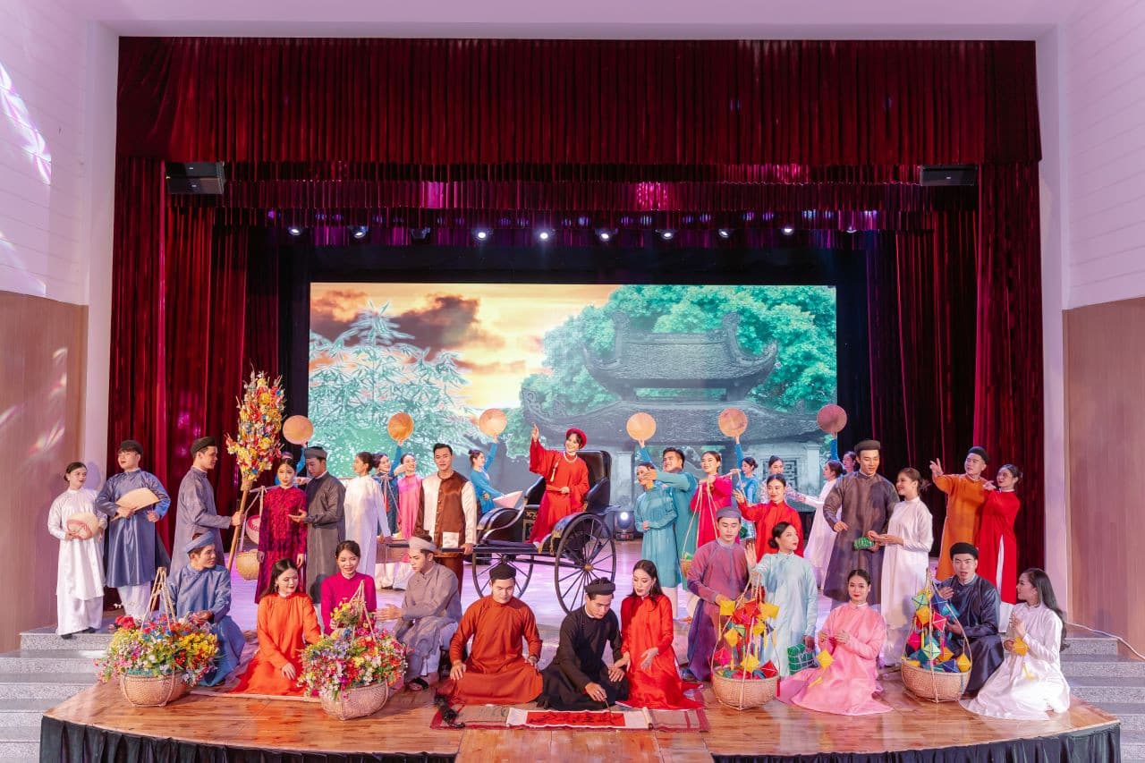 Ao Dai Show in Da Nang - image 5