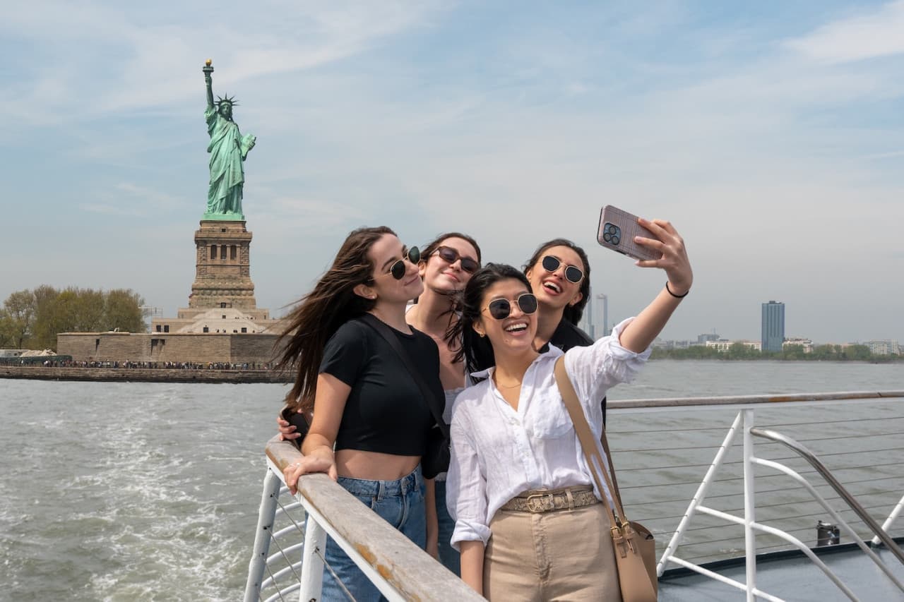 Official Statue of Liberty & Ellis Island Admission Ticket + Roundtrip Ferry by Statue City Cruises - image 3