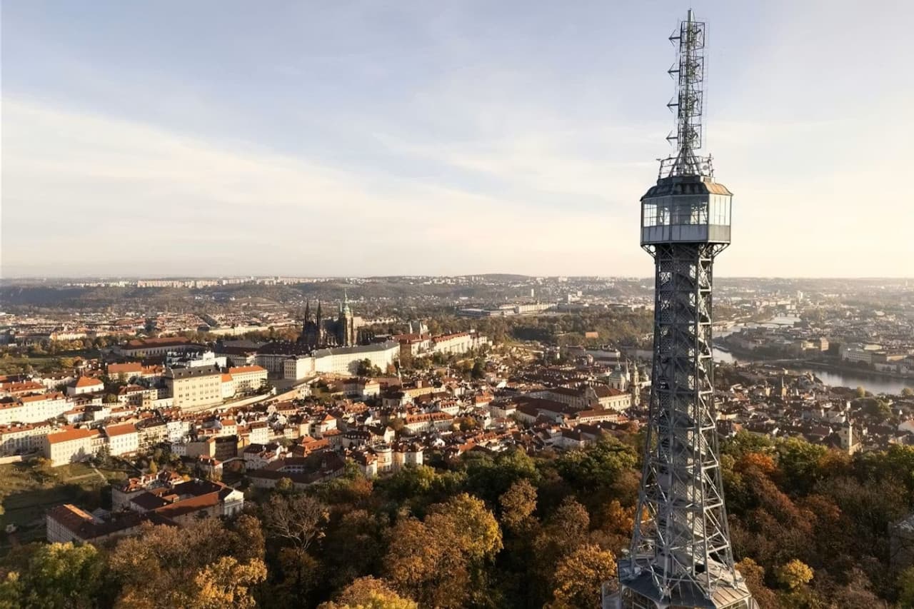 Entrada para la Torre Petřín y el Laberinto de Espejos - imagen principal