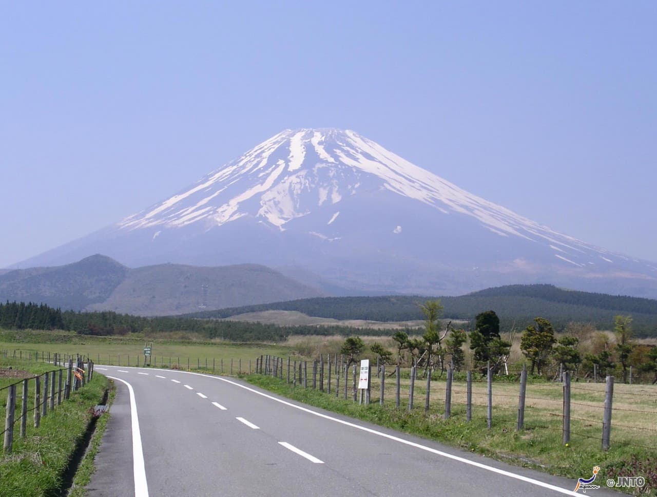 Mount Fuji and Oshino Hakkai Ole Hot Spring Full-Day Tour from Tokyo - image 3