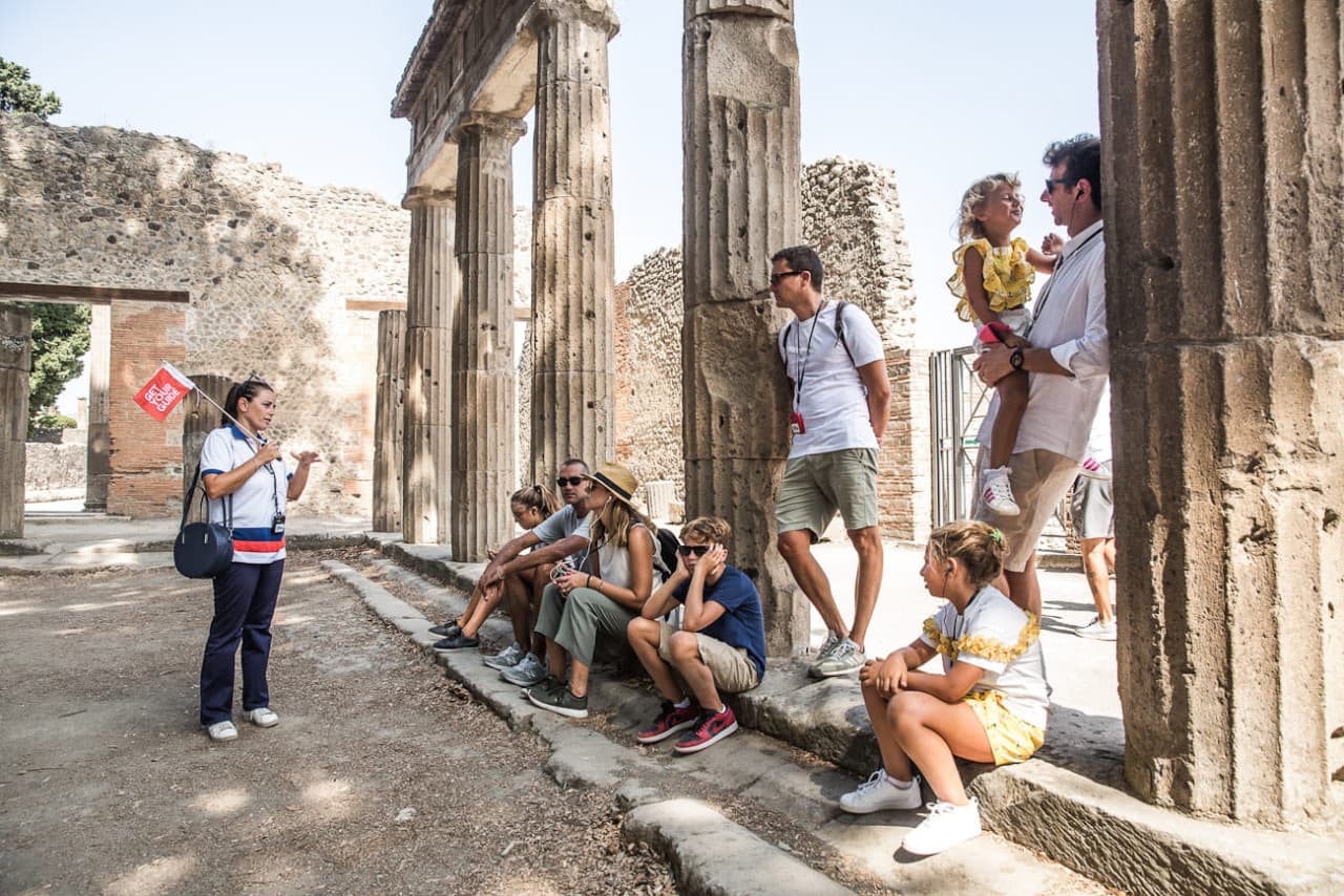 Tour of Pompeii: Guided Walk with Priority Access - image 6
