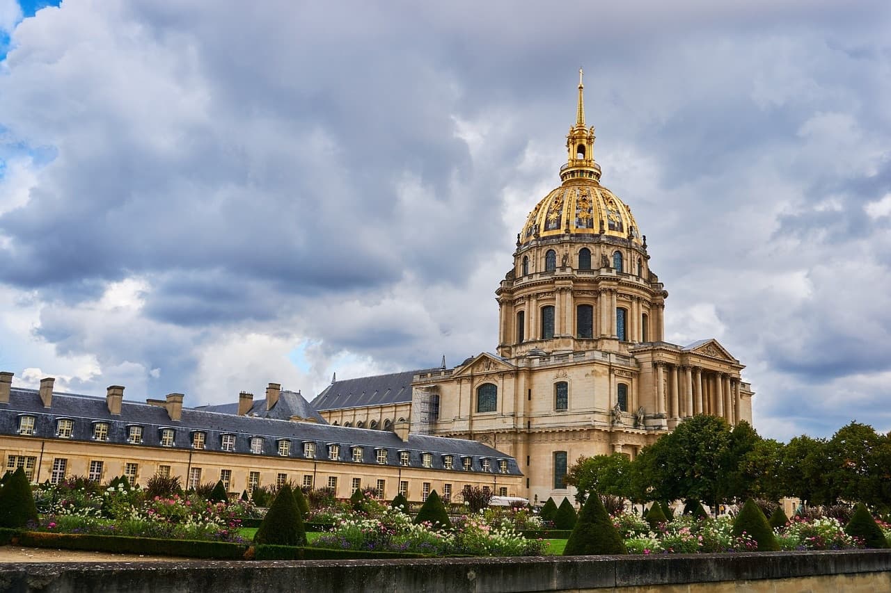 COMBO: Paris Museum Pass + Seine River Sightseeing Cruise by Bateaux Parisiens - image 4