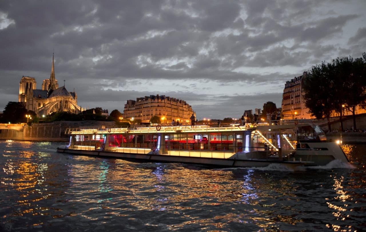 Paris Open-Top Bus Tour, Seine River Cruise, and Eiffel Tower Dining Experience - image 12