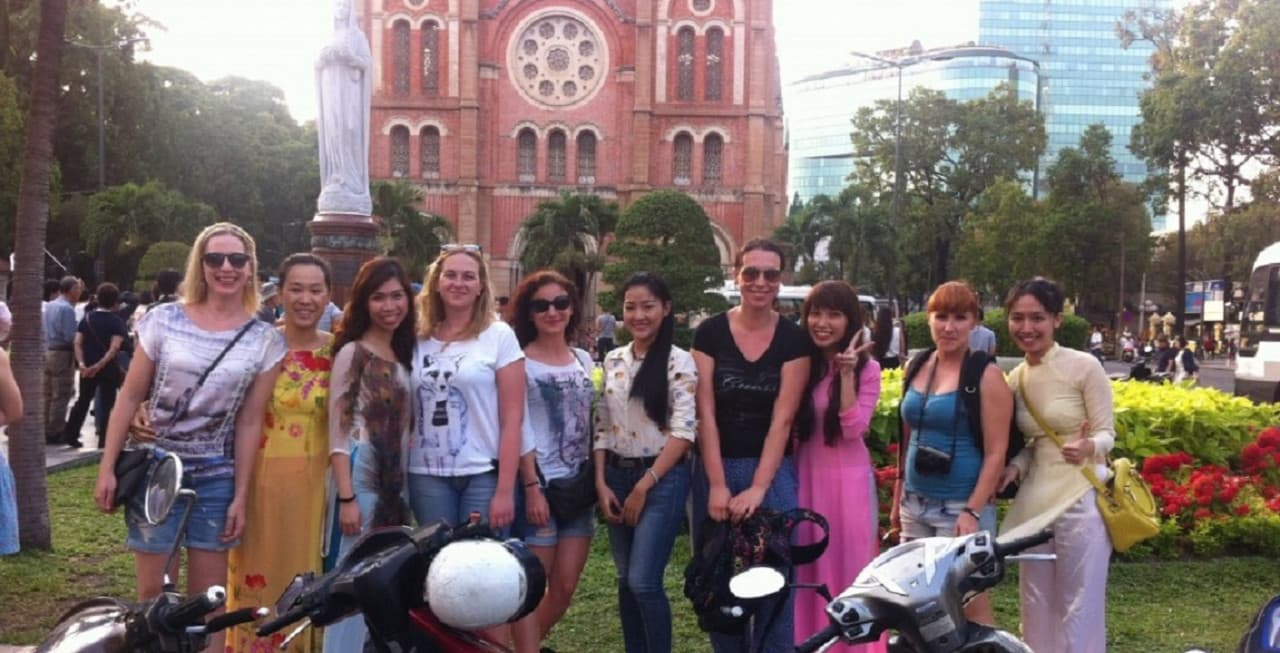 Tour nocturno gastronómico en moto por Ciudad Ho Chi Minh - imagen 2