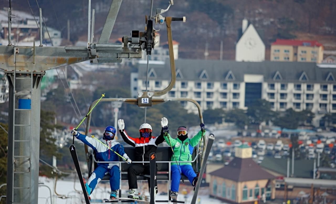 Jisan Forest Ski Resort Full-Day Tour from Seoul - 이미지 8