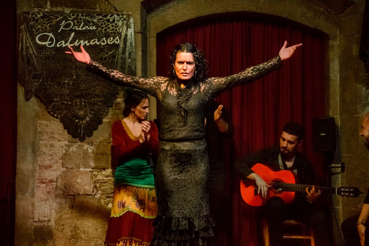 Barcelona Old Town Walking Tour with Flamenco Show and Tapas Dinner - imagen 6