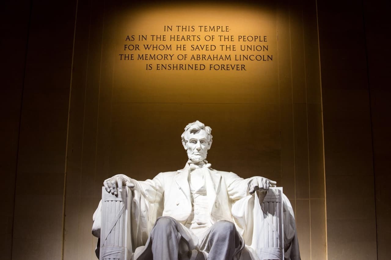 Washington DC Night Memorials Walking Tour with Skyline View - image 10
