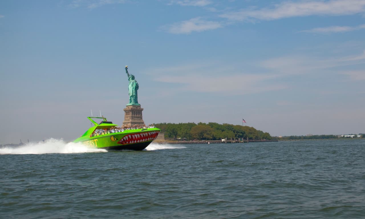 The Beast Speedboat Ride to Statue of Liberty by Circle Line: Reserved Straight-to-Board Ticket - imagen 6