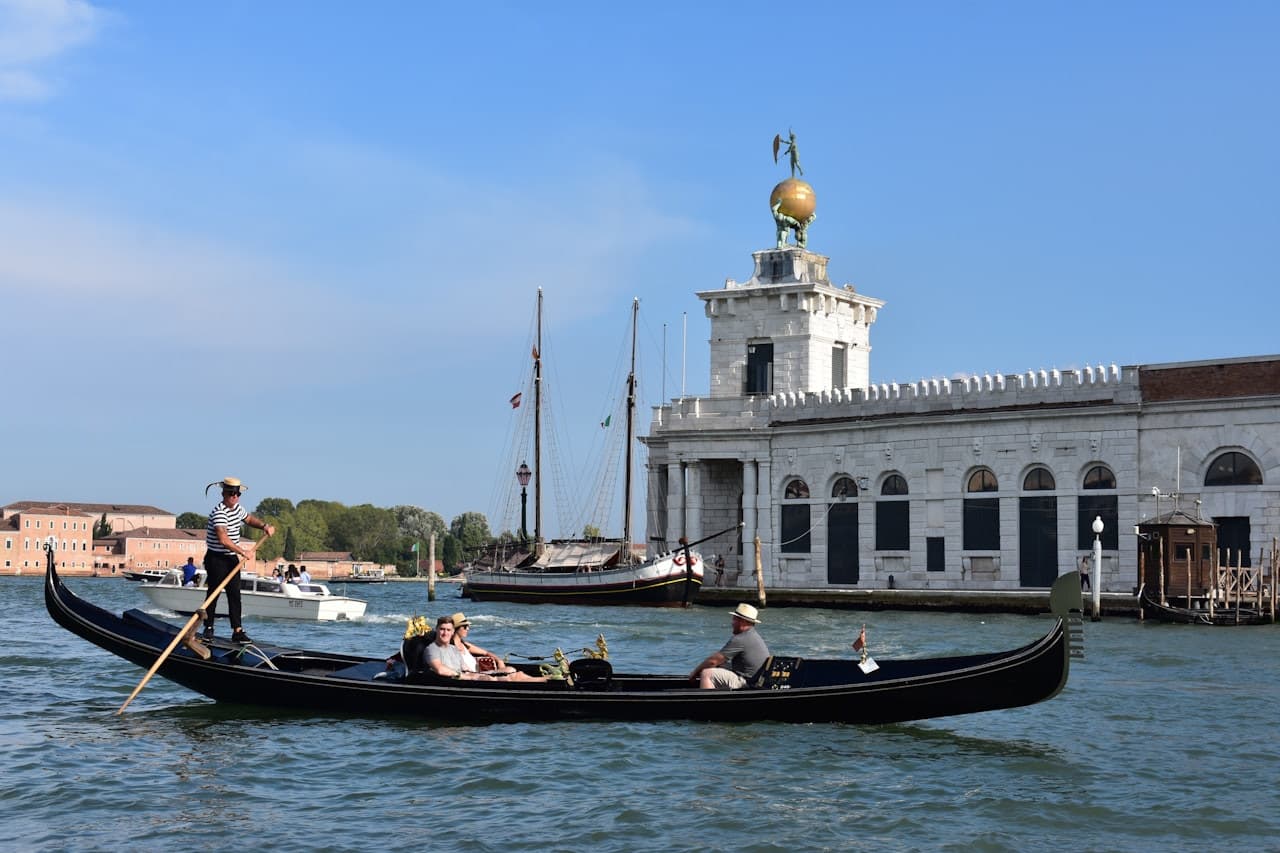 Venice: Gondola Ride with Live Commentary - image 7