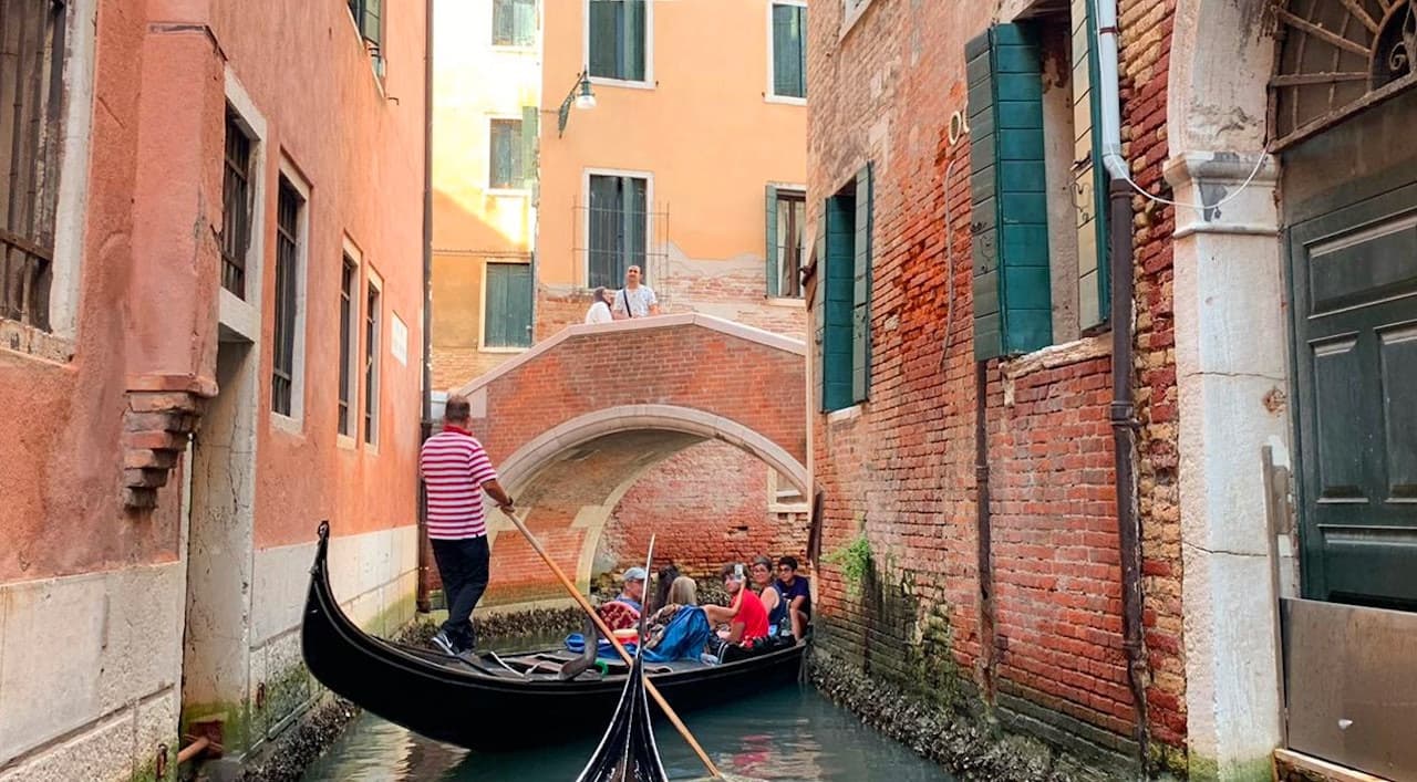 Venice: Gondola Ride with Live Commentary - image 6