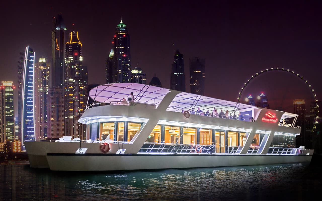 Crucero al atardecer o cena en Dubai Marina con música en vivo - imagen principal