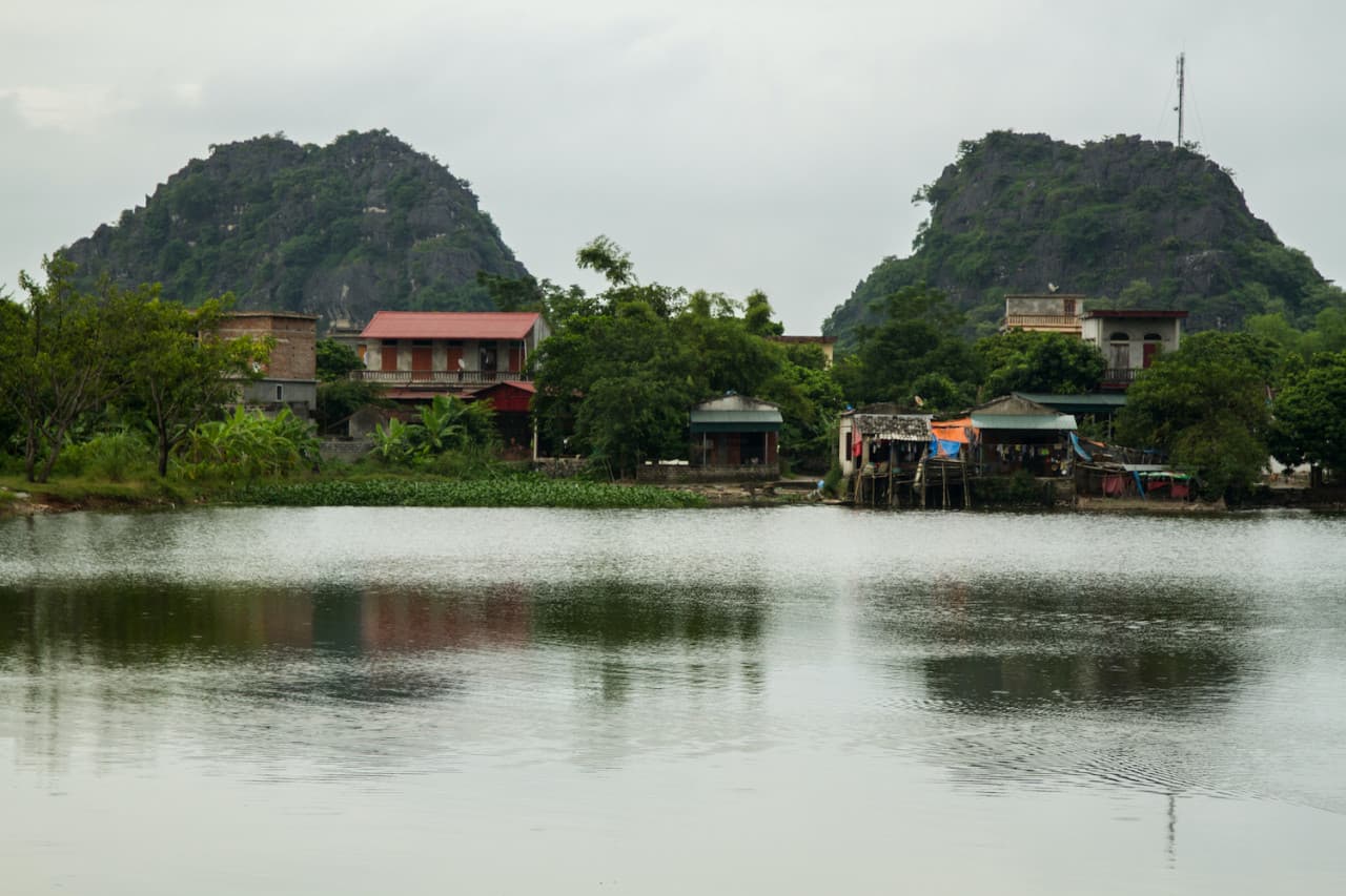 Hoa Lu and Tam Coc Tour from Hanoi - imagen 8