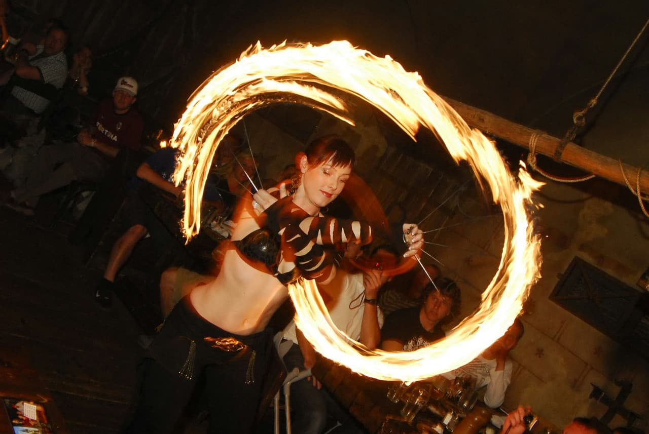 Praga: cena medieval con espectáculo en vivo y bebidas ilimitadas - imagen 4