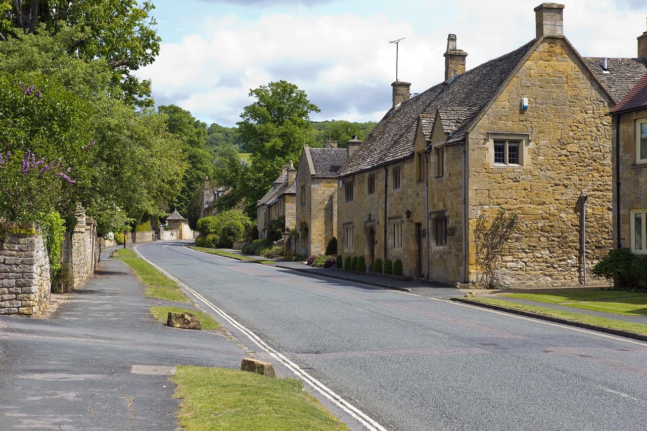 England In One Day: Stonehenge, Bath, Stratford and The Cotswolds Tour - image 7