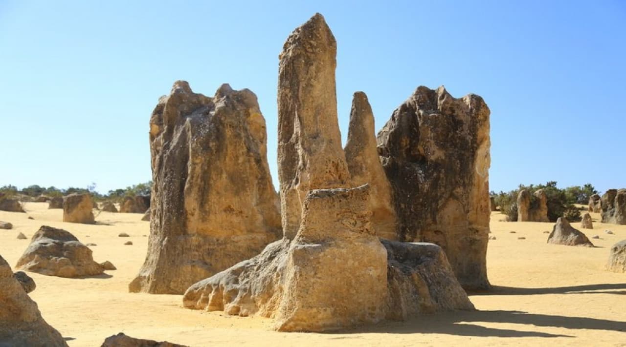 Pinnacles Desert and New Norcia Tour from Perth - image 4