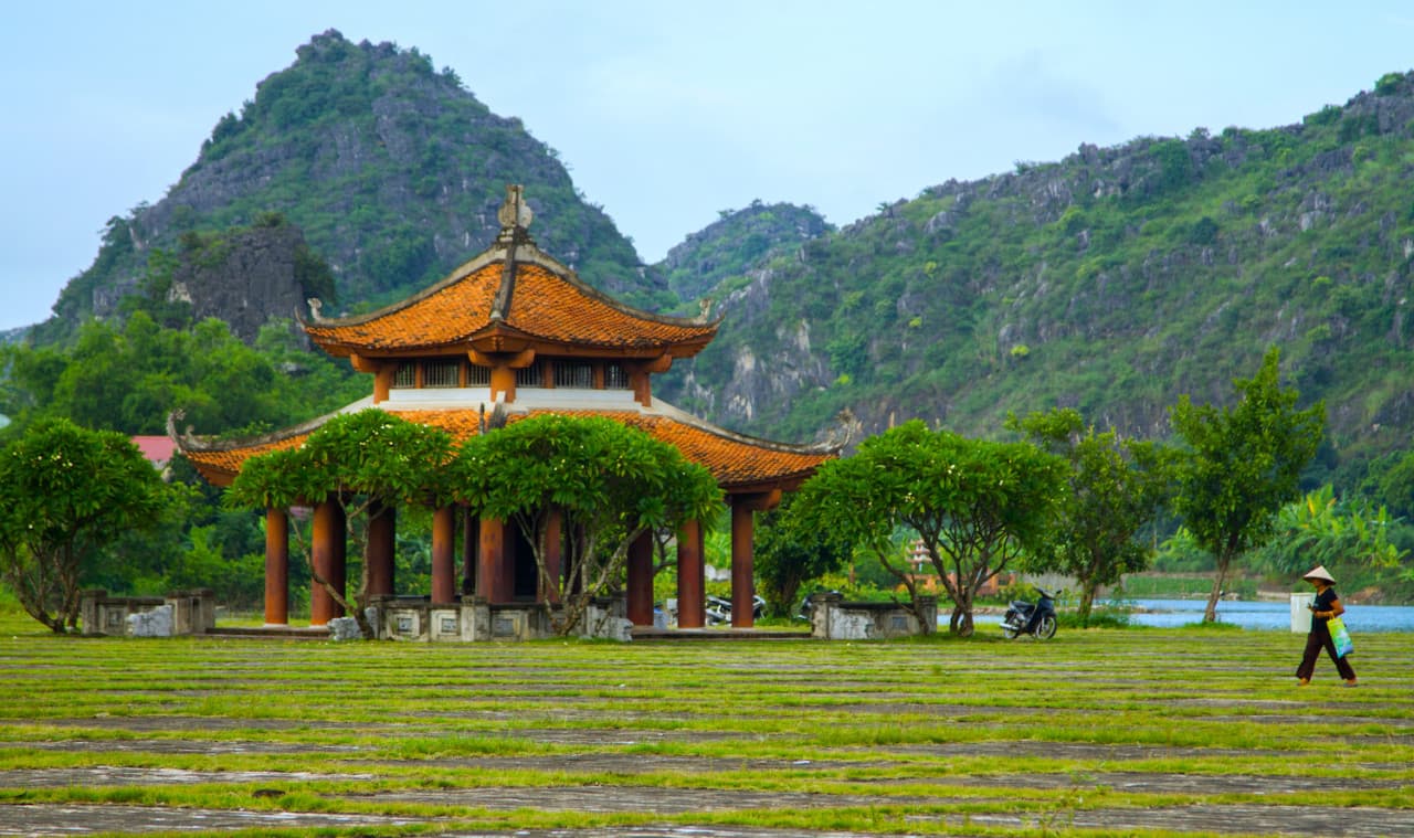 Hoa Lu and Tam Coc Tour from Hanoi - imagen 7