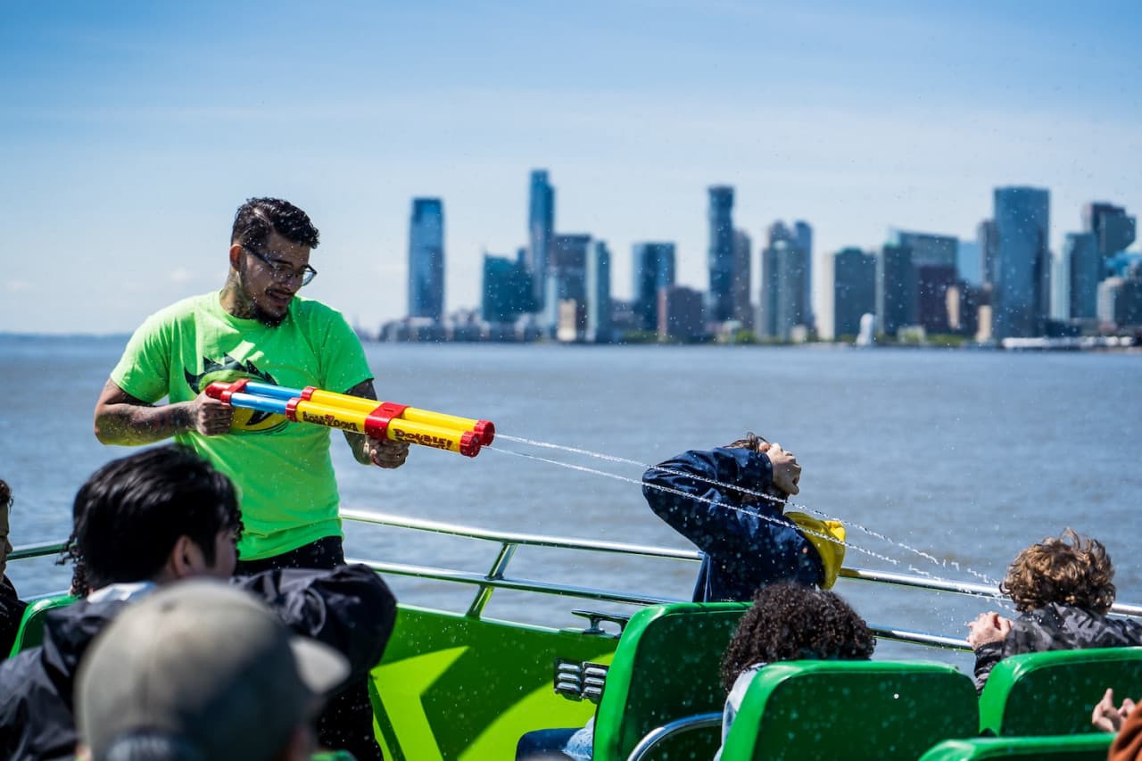 The Beast Speedboat Ride to Statue of Liberty by Circle Line: Reserved Straight-to-Board Ticket - imagen 9