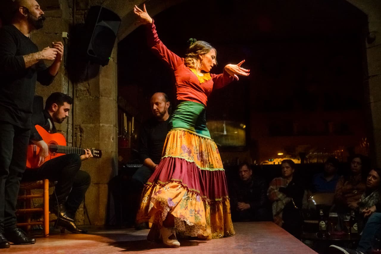 Barcelona Old Town Walking Tour with Flamenco Show and Tapas Dinner - main image