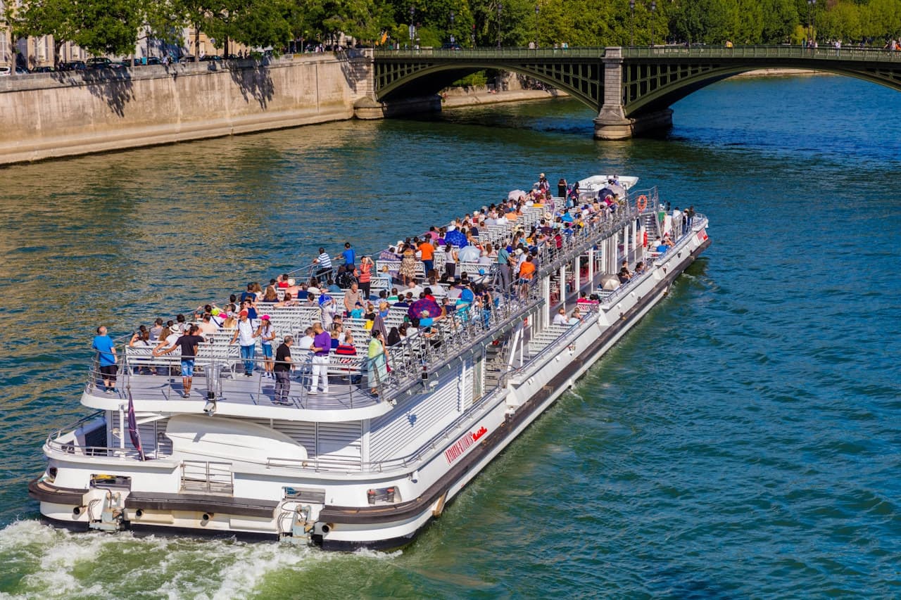 Seine River Sightseeing Cruise by Bateaux Mouches - image 7
