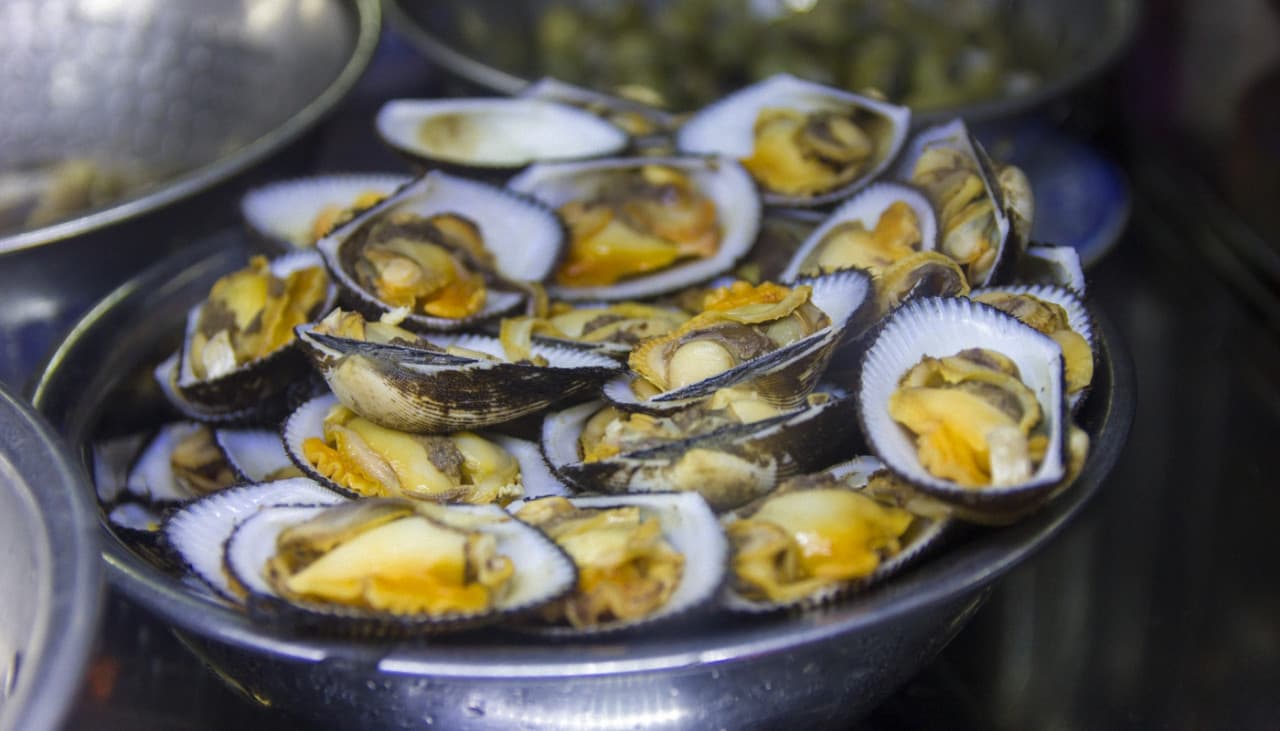 Tour nocturno gastronómico en moto por Ciudad Ho Chi Minh - imagen 3