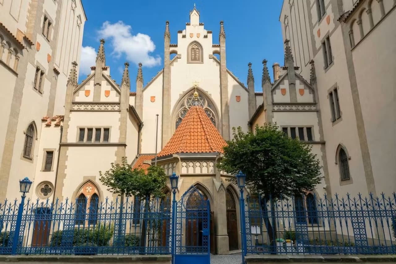 Prague Jewish Quarter Ticket + Guided Introduction + Optional Audio Guide - image 2