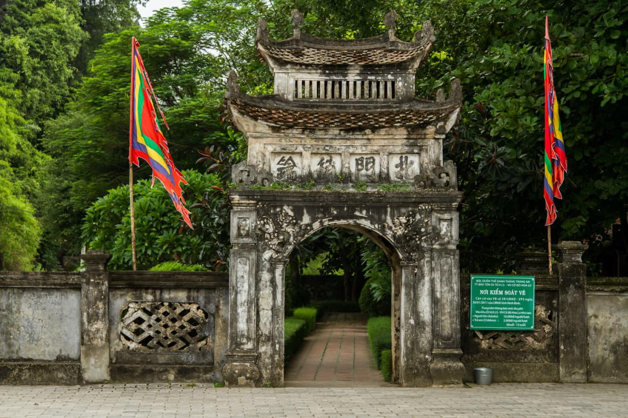 Hoa Lu and Tam Coc Tour from Hanoi - imagen 5