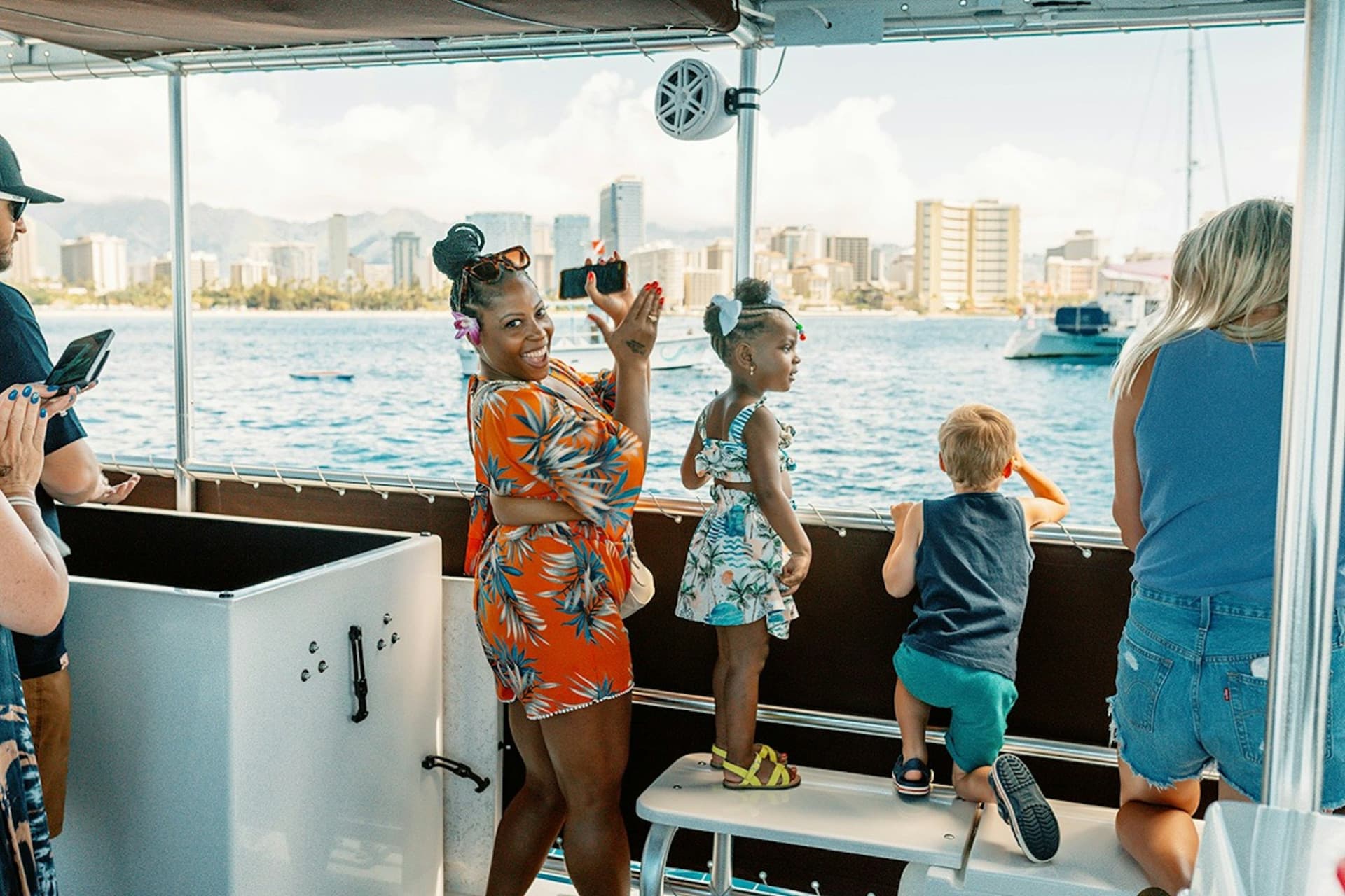 Waikiki: Daytime Glass Bottom Boat Tour - image 3